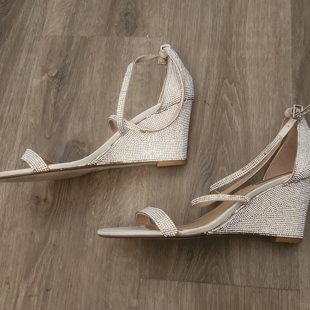🌞2/$30 // STEVE MADDEN: Crystal Crisscross Strap Wedge Sandals - Picture 6 of 13